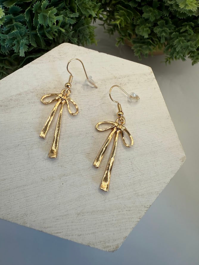 Simply Chic Gold Trendy Bow Earrings