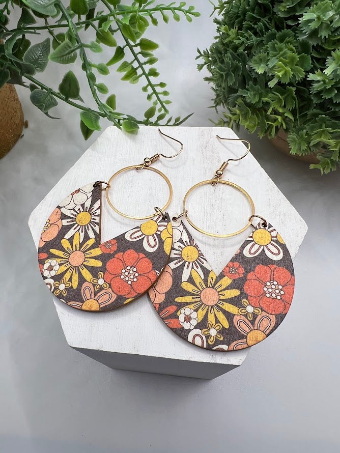 Groovy And Spunky Retro Daisy Earrings With Gold Accents