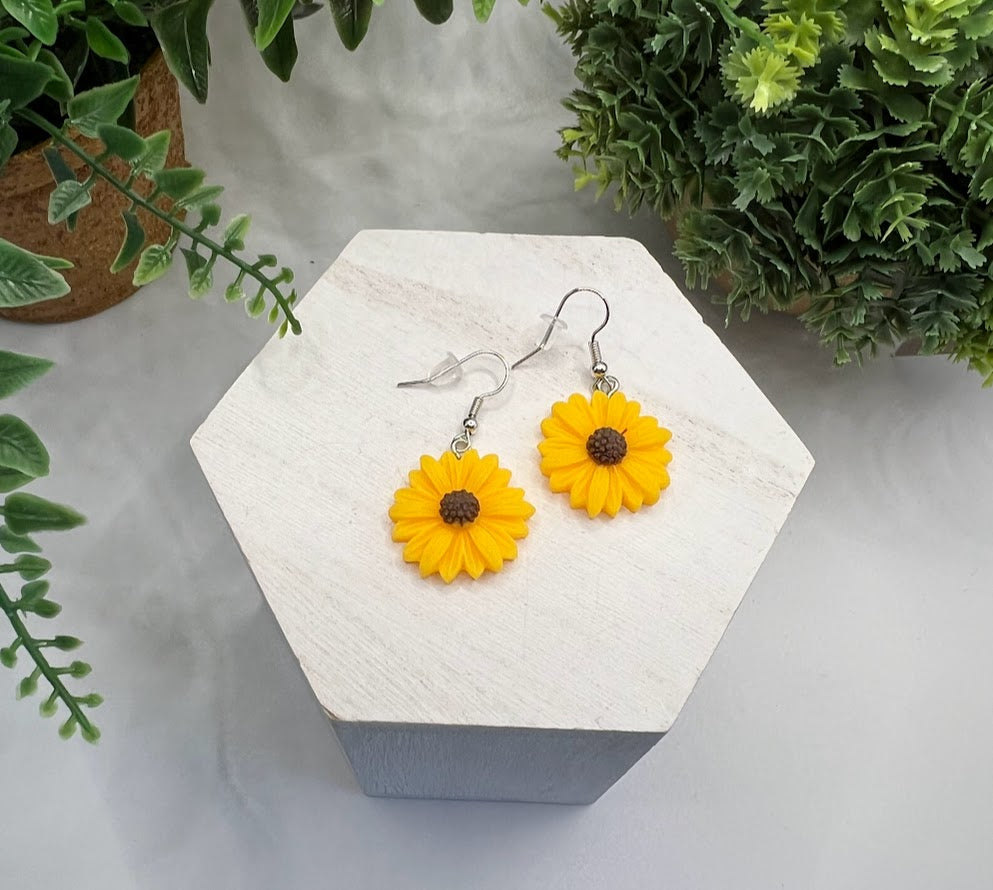 Fun In The Sun Daisy Earrings