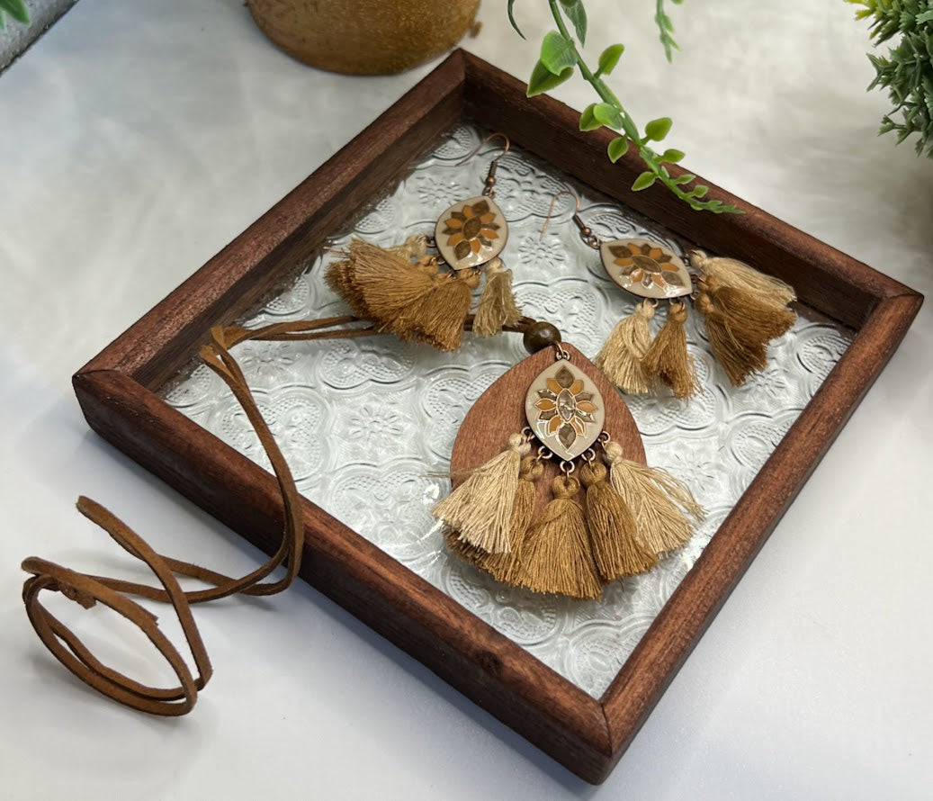 Western Vibes Earrings & Necklace Set With Lots Of Fringe