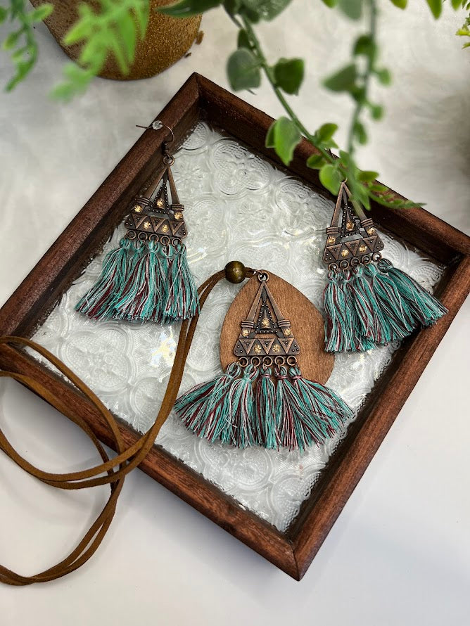 Western Vibes Earrings & Necklace Set With Lots Of Fringe